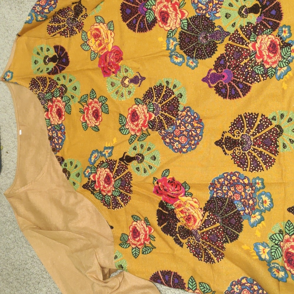 Ladies Short Sleeved Top